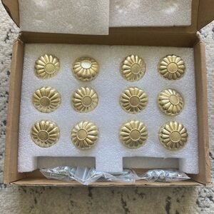 NEW Art & Design Decorative Hardware Light Brushed Brass Flower Knobs - 12 Pack